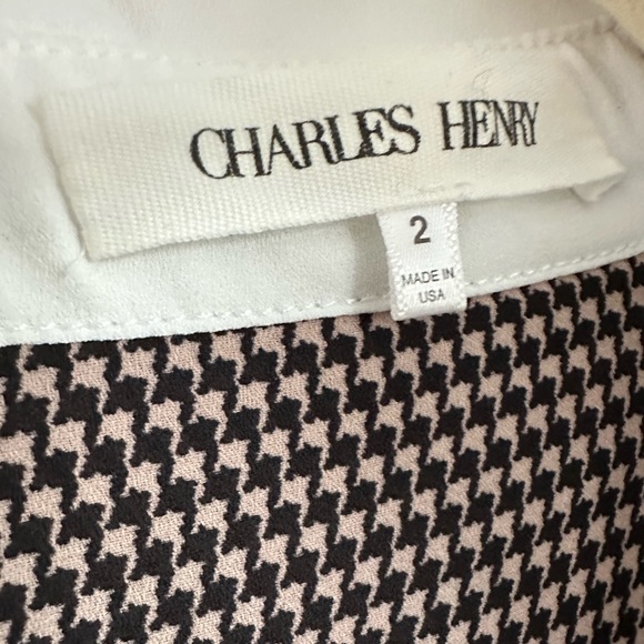 ✨SOFT FLOWY SILK BUTTON DOWN HOUNDSTOOTH PATTERNED TOP✨ - Picture 4 of 4